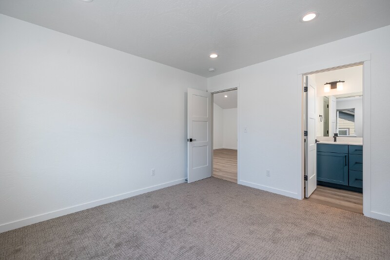 Building Photo - 124 W View Dr