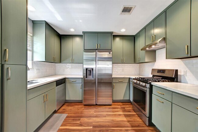 Building Photo - 25802 Maplewood Dr