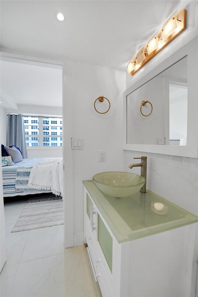 Building Photo - 3430 Galt Ocean Dr