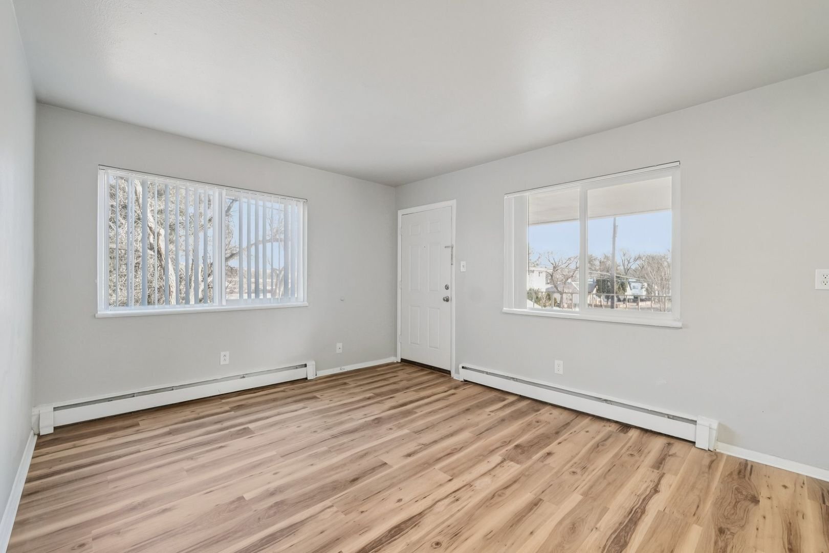 Building Photo - 319 E Brookside St