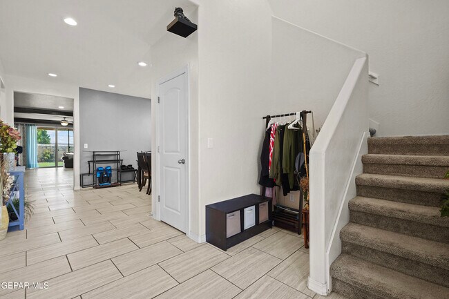Building Photo - 212 S Manzanita Dr