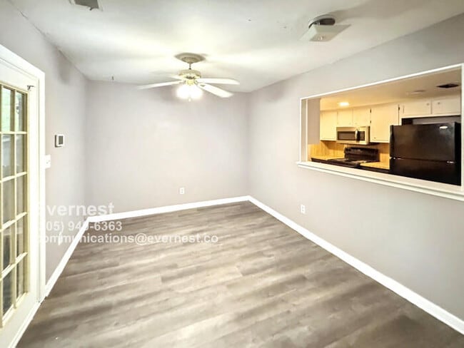 Building Photo - Comfortable and Convenient 3-Bedroom Townh...