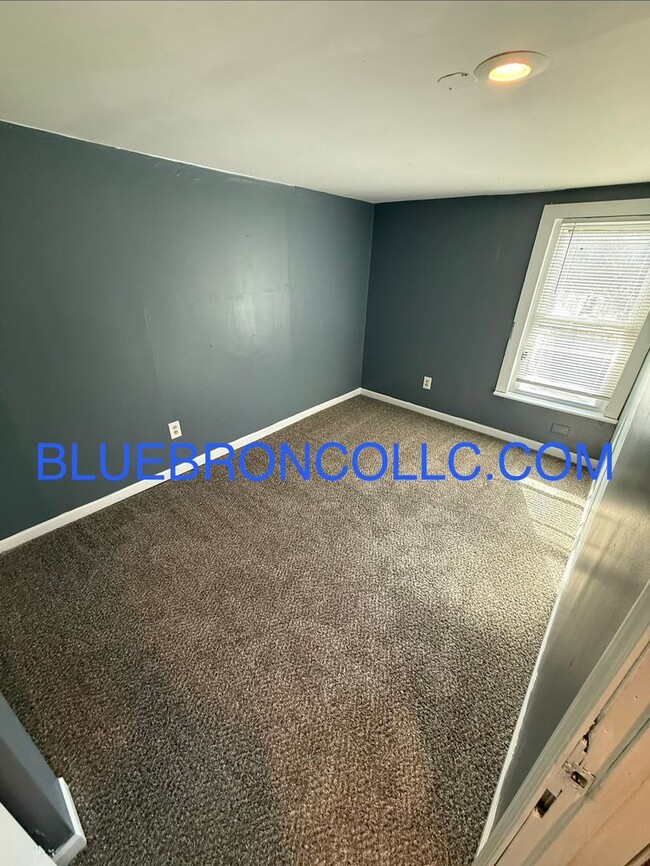 Building Photo - NEWLY REMODELED, great LOCATION, ROOMY layout