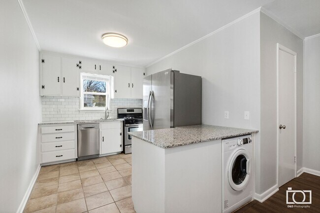 Building Photo - Hatfield Triplex 2