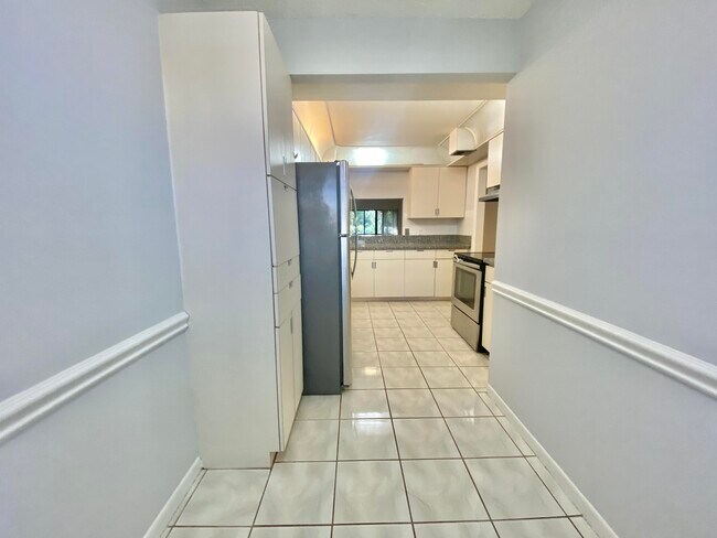 Building Photo - 5975 Forest Hill Blvd