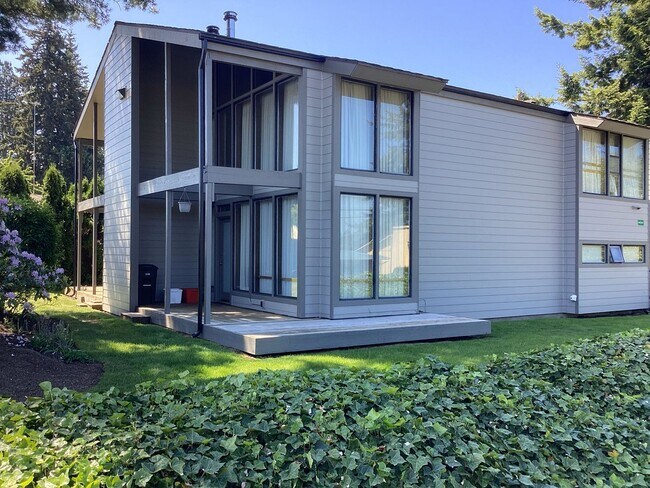 Primary Photo - Bright & Stylish 2-Bedroom Townhouse in Well-Maintained 4-Plex Community