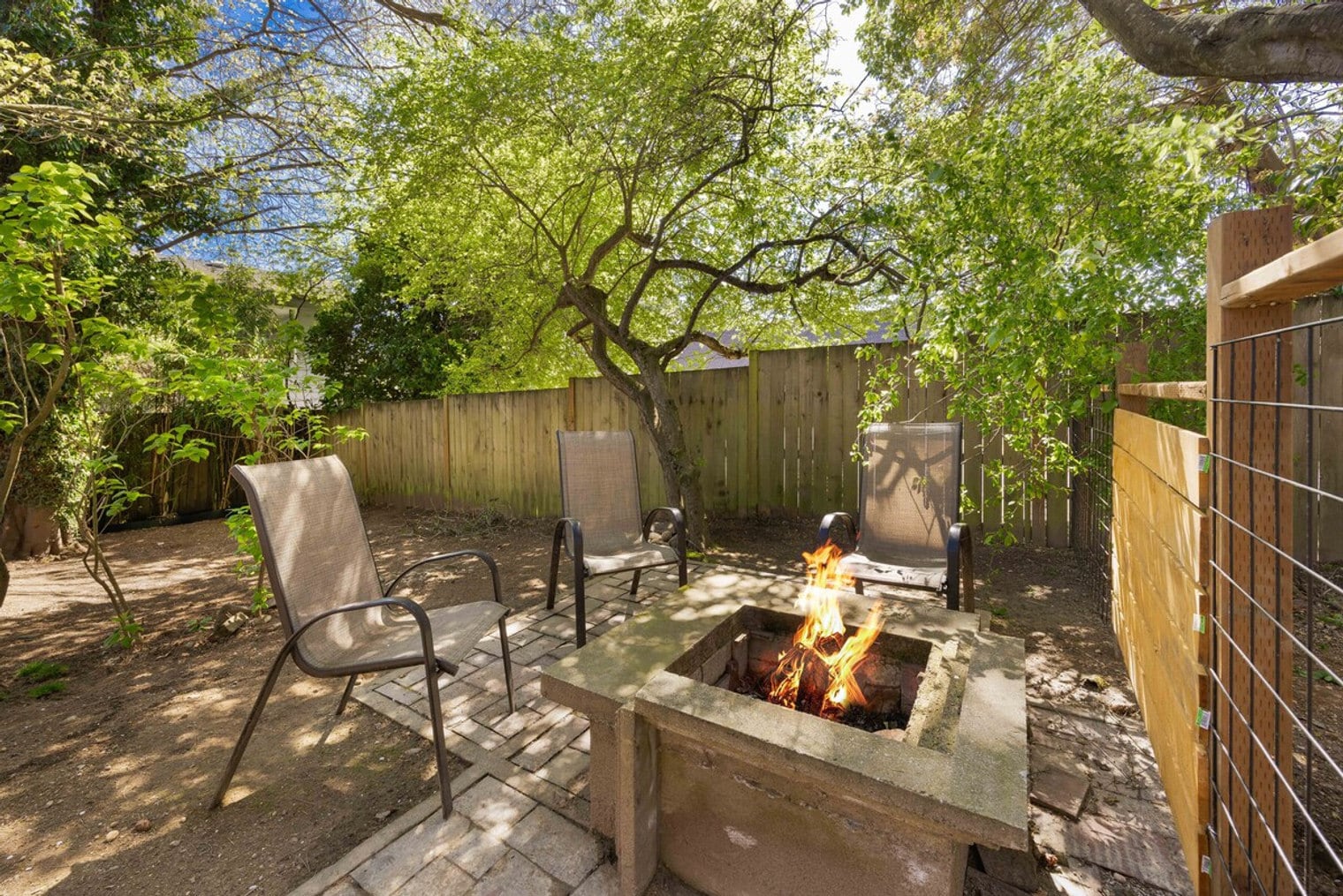 Building Photo - 11520 Roosevelt Way NE