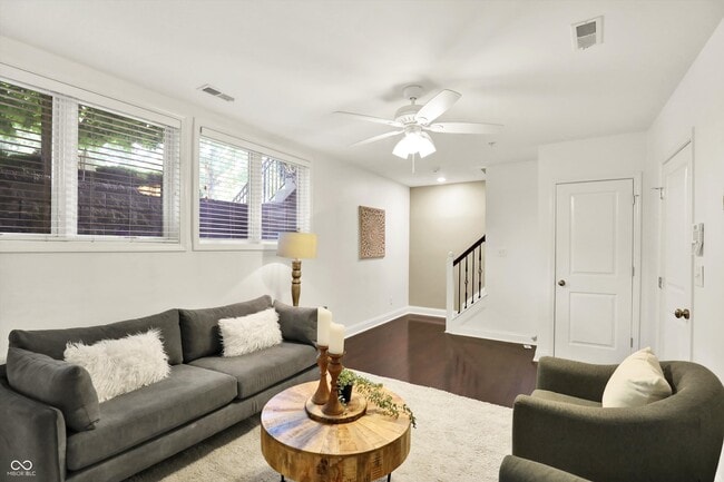 Building Photo - 529 E New York St