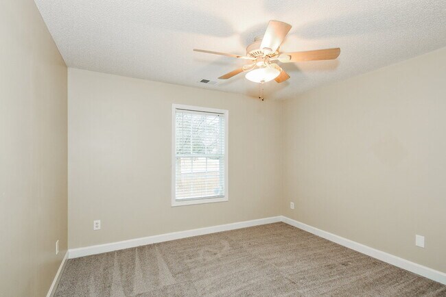 Building Photo - 5191 Memorial Ln SW