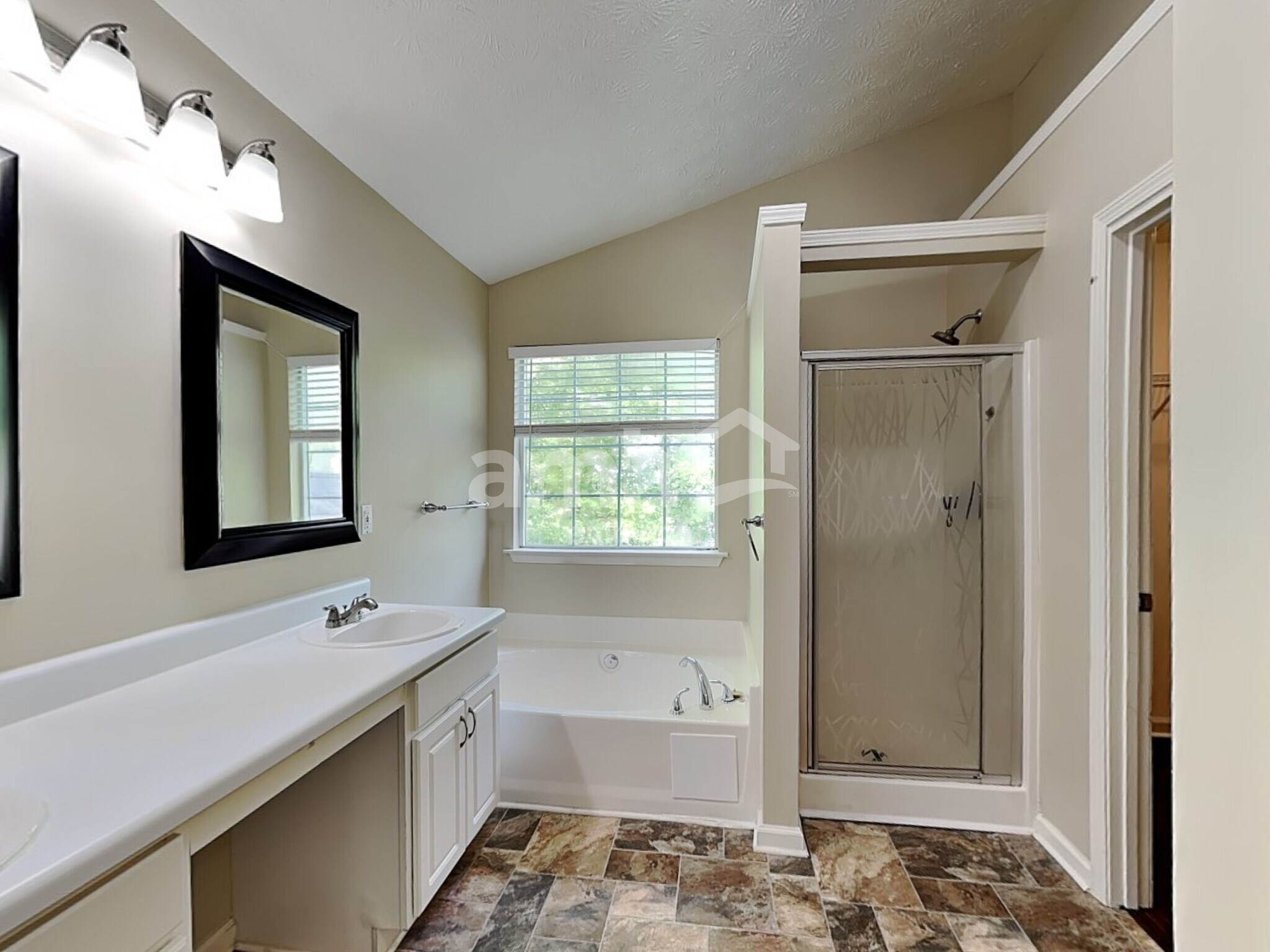 Building Photo - 1728 Silverchase Dr SW