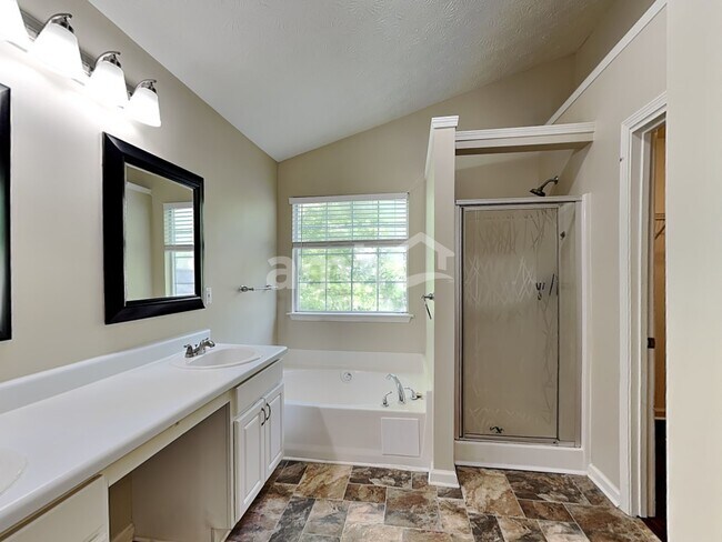 Building Photo - 1728 Silverchase Dr SW