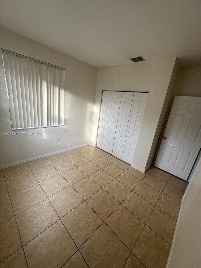 Building Photo - 2505 SE 14th Ave