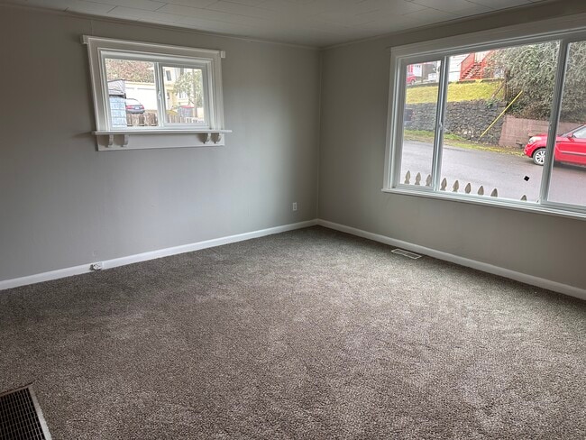 Building Photo - 256 4th St