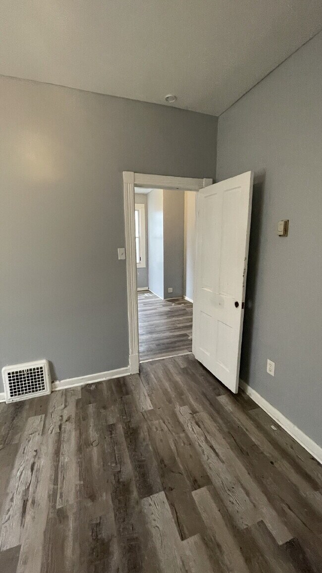 Building Photo - Cozy 1-Bedroom in Sharon – Walkable Location, Pets Welcome!