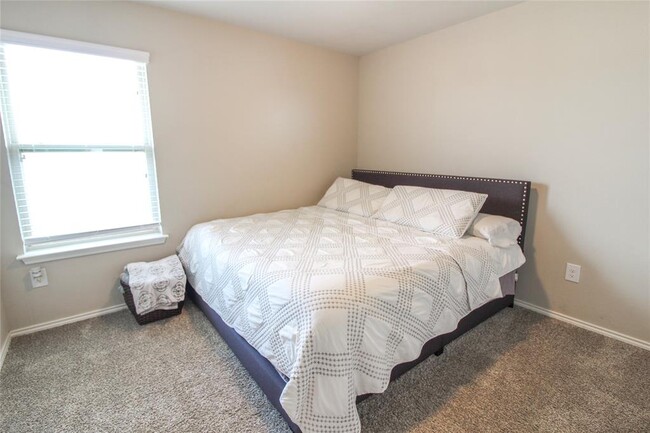 Building Photo - 5954 Heron Dr