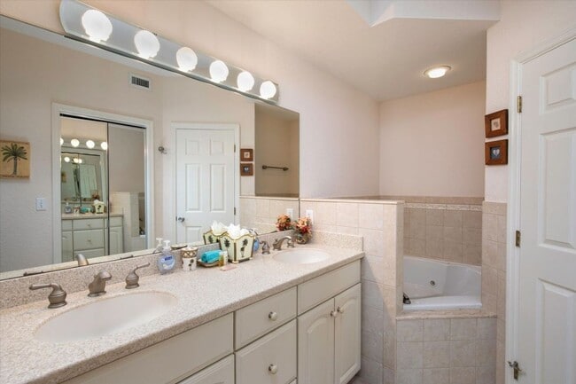 Building Photo - Seasonal Waterfront Living | Available April 15 – October 31