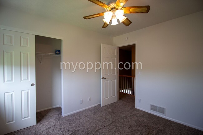 Building Photo - $1,022.50 Off Deposit! Spacious 2 Story ho...