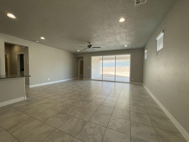 Building Photo - 6713 Delgado Way NE