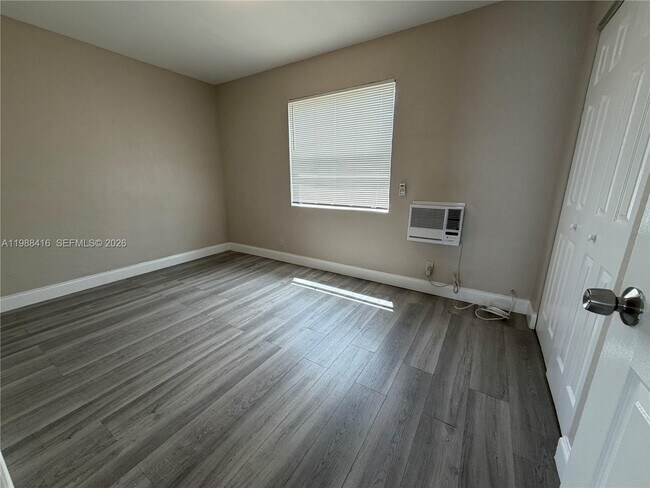 Building Photo - 2300 Douglas St