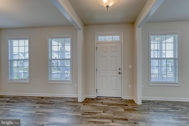 Building Photo - 336 Boxelder Dr