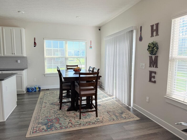 Building Photo - 1039 Fairwater Springs Dr