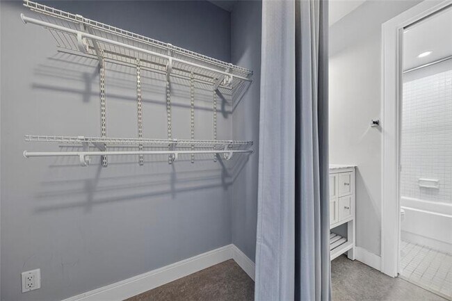 Building Photo - 1800 N Andrews Ave