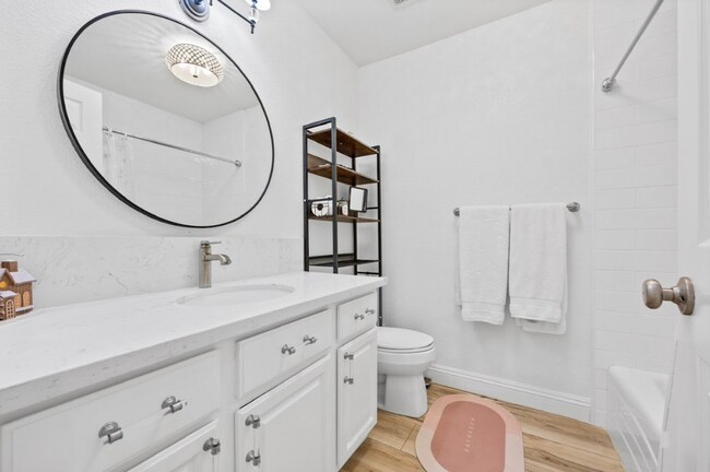 Building Photo - Beautiful 3-Bedroom, 3-Bath Home in Riverl...