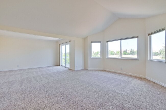 Building Photo - Elegant home with top Fremont Schools