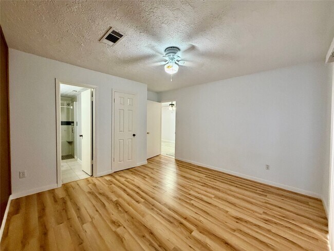 Building Photo - 7214 Crownwest St