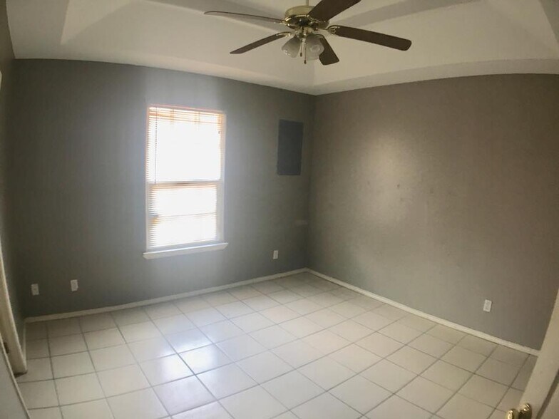 Building Photo - 1107 S Palm