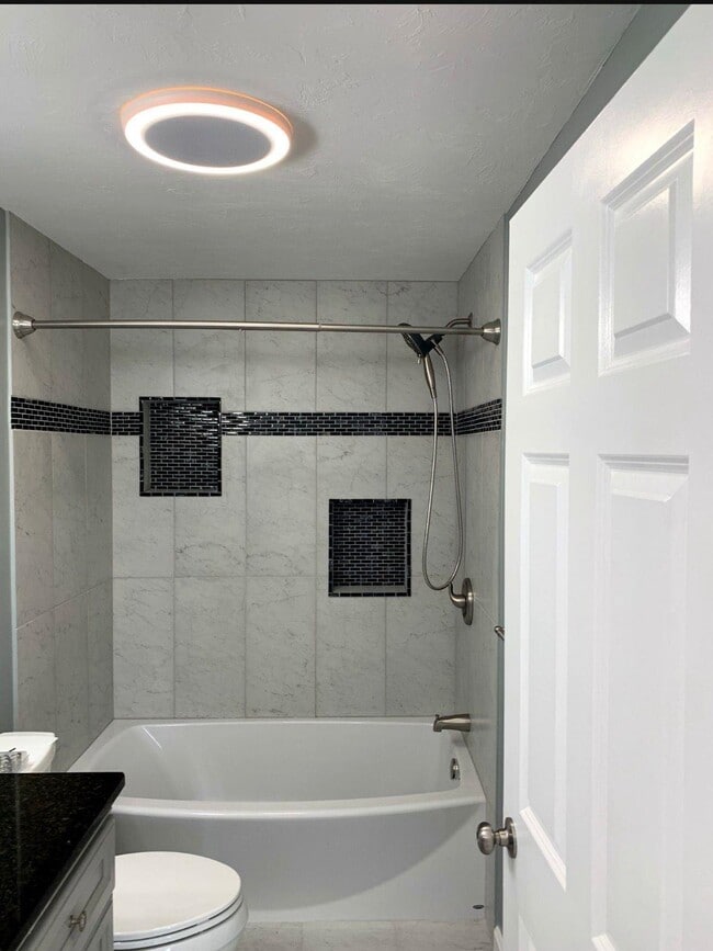 Building Photo - 9 Sunblaze Dr