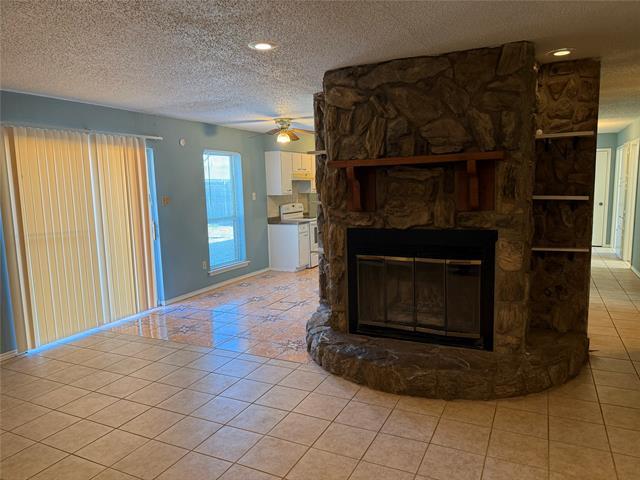 Building Photo - 2414 March Ln