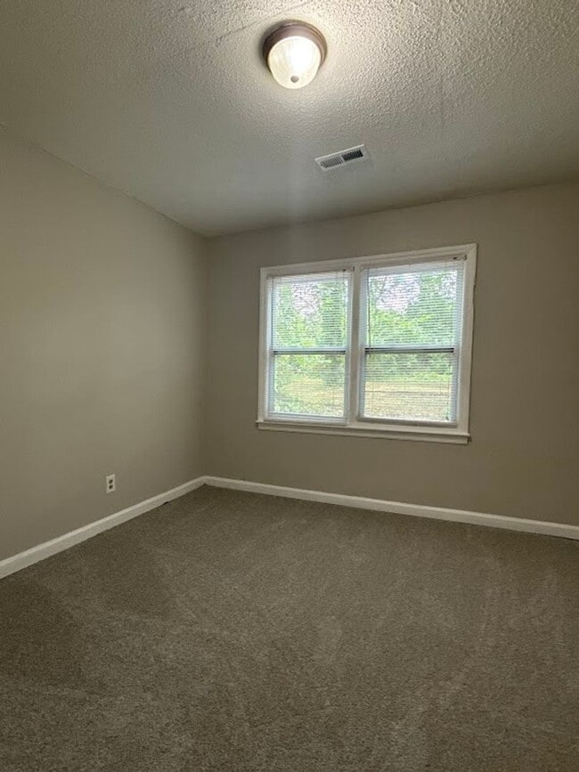 Building Photo - 4 Bed 1 Bath in Atlanta! $500 off for the first month rent!