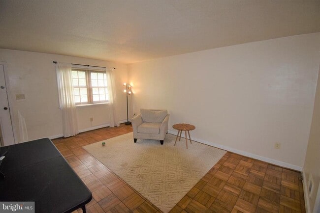 Building Photo - 108 E Rosemont Ave