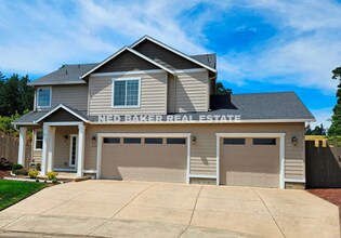 Building Photo - 4Bd/2.5Ba Two Story House - Available to View!