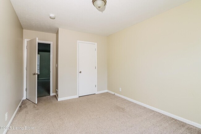 Building Photo - 10613 Irvin Pines Dr
