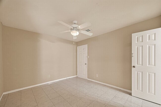 Building Photo - 12006 New Brunswick Dr