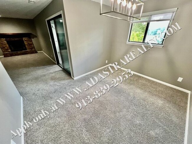 Building Photo - Updated 3 Bedroom 1 Bathroom Apartment in ...