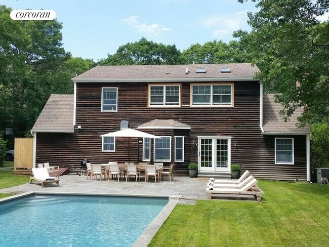Building Photo - 18 Country Ln