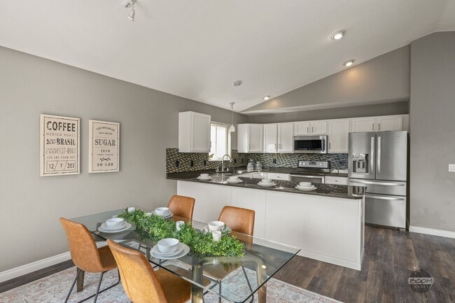 Building Photo - MUST SEE! | 4 BEDROOM 2.5 BATHROOM HOUSE |...