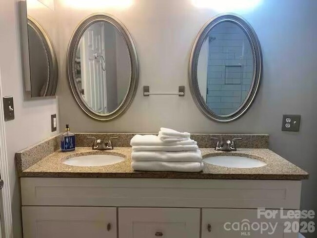 Building Photo - 8263 Southgate Commons Dr