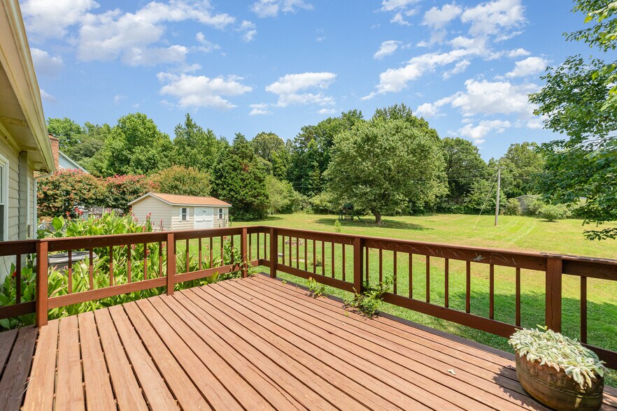 Building Photo - 5142 Blackberry Ln