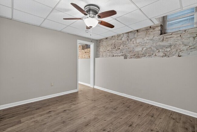 Building Photo - 256 S Washington St