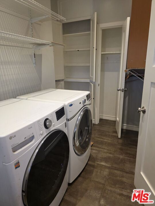 Building Photo - 939 S Ogden Dr