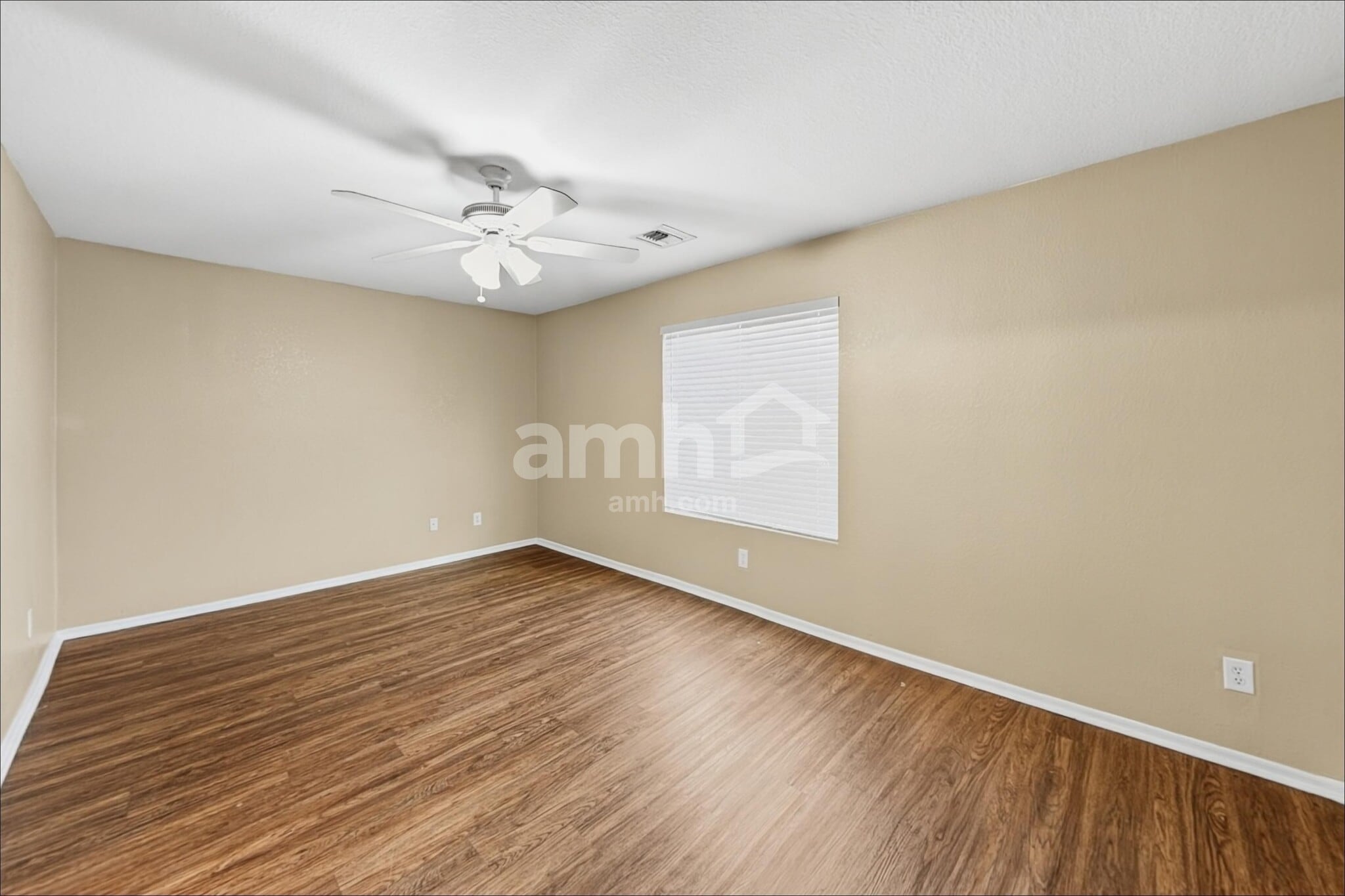 Building Photo - 494 W Great White St