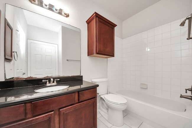 Building Photo - 2941 Clinton Dr