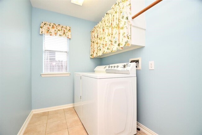 Building Photo - 3111 Zelko Dr