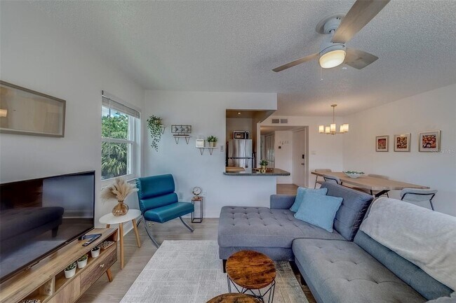 Building Photo - 361 S McMullen Booth Rd