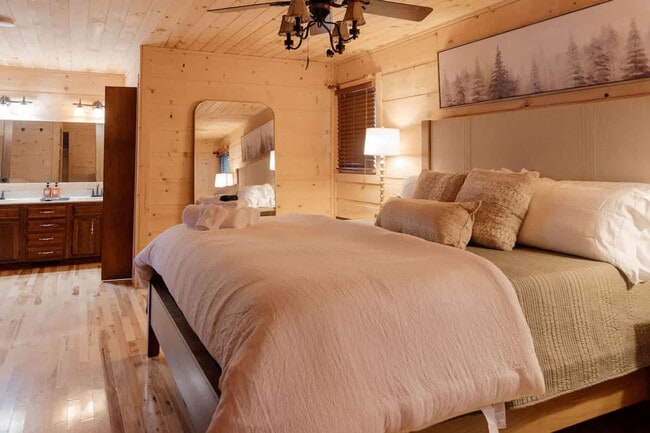 Building Photo - 521 Baywood Dr