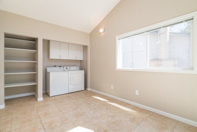 Building Photo - Charming Home in SW Portland